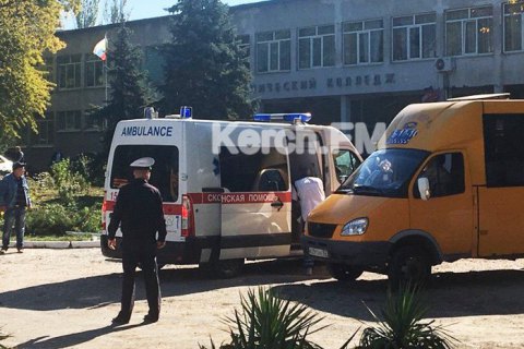 Выживший при теракте в Керчи студент утверждает, что стрелков было двое 