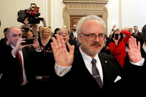 Президент Латвии заявил, что пренебрежение РФ международным правом нельзя принимать как "новую норму"