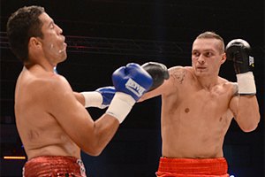Усик нокаутировал мексиканца за $15 тысяч