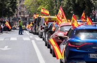 Испанские ультраправые провели многотысячные автопробеги против карантина