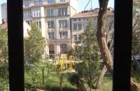 На детской площадке в центре Львова повесился исландец