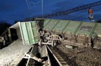 "Укрзализныця" на третий день возобновила движение через станцию Воскобойня после схождения с рельсов грузовых вагонов