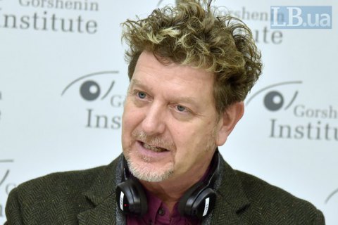В ста украинских школах внедряются новые подходы к обучению и изучению английского языка, - Саймон Этертон 
