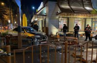 В Одесі автомобіль в’їхав у McDonald's, постраждали двоє людей