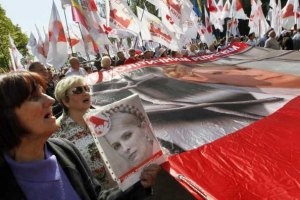 В Харькове к больнице с Тимошенко сходятся оппозиционеры