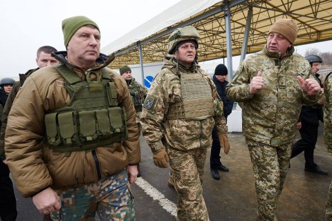 Президент Латвии посетил зону ООС
