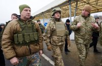 Президент Латвии посетил зону ООС