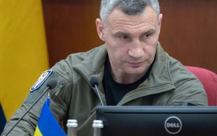 Кличко пояснив необхідність зупинки громадського транспорту на час тривоги: "Це правила, написані кровʼю"