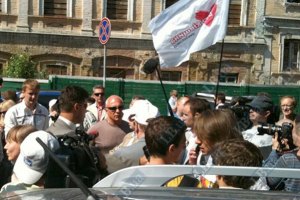 БЮТ: у нас - арест. Подъезжайте все, кто может