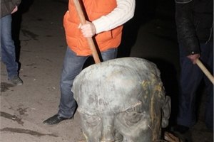 Днепропетровский горсовет переименовал площадь им. Ленина в Героев Майдана