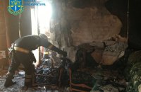 Кличко пообіцяв допомогти відновити пошкоджені уламками російської ракети квартири на Оболоні