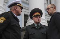 Яценюк: "крымский вопрос" перешел из политической в военную стадию