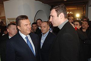 Янукович пожелал Виталию Кличко профессиональных успехов 