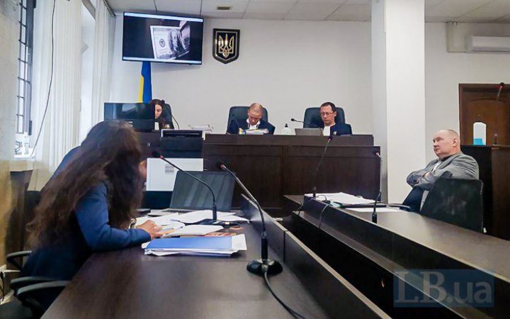 У справі Чауса дослідили знамениту дволітрову банку з 80 тисячами доларів