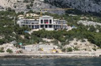 У Януковича открестились от строительства на мысе Айя 