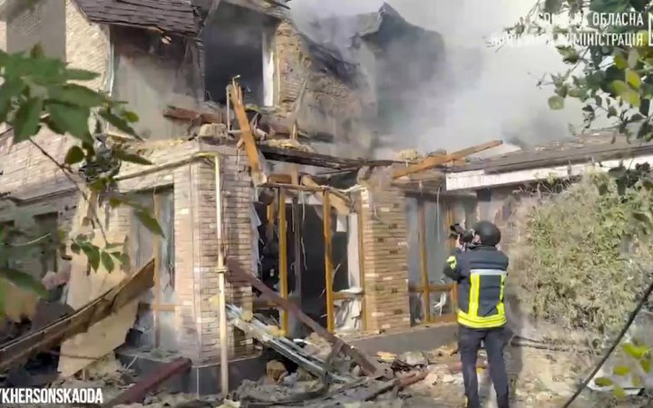 Окупанти обстріляли середмістя Херсону. Є постраждалі