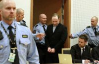 Брейвик жалуется, что его высмеивают в суде