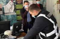 Личного водителя руководителя НААН уличили в получении зарплат на шести госпредприятиях