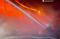 В передмісті Дніпра виникла масштабна пожежа через атаку російського дрона
