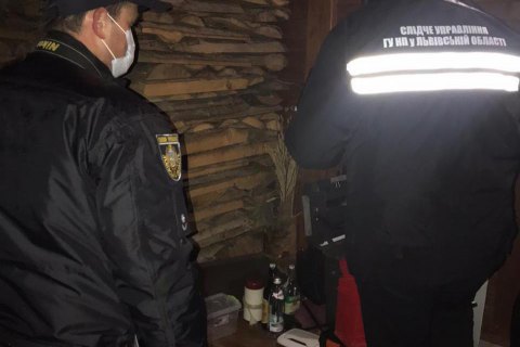 На Львовщине 36-летняя женщина застрелила двух дочерей и покончила с собой, - полиция