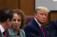 Суд проти Трампа за звинуваченням у хабарництві перенесено на квітень