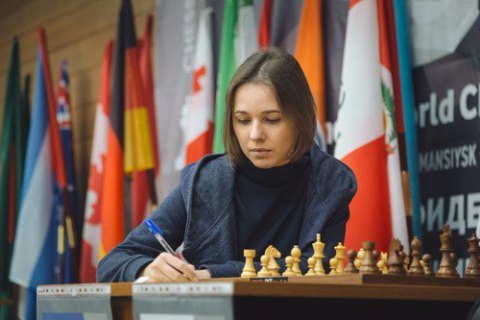 Музычук сыграла вничью с россиянкой первую партию полуфинала ЧМ по шахматам 