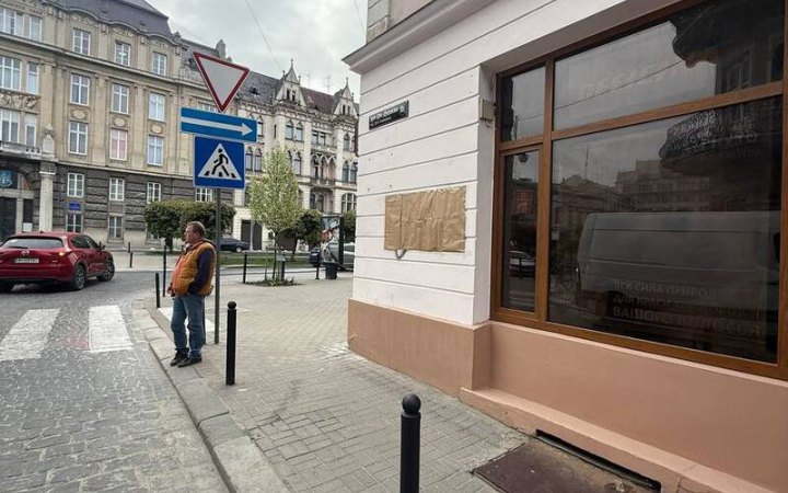 У Львові невідомі викрали меморіальну таблицю Джохару Дудаєву