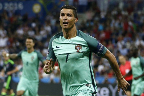 Португалия вышла в финал Евро