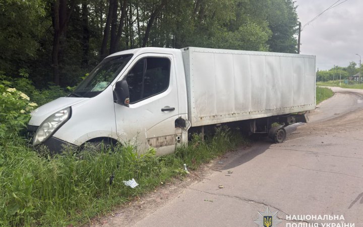 Вранці росіяни атакували на Чернігівщині хлібовозку, водій у