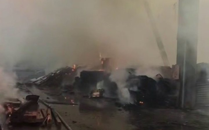  Росіяни вдарили по складах в Запоріжжі: є постраждалі