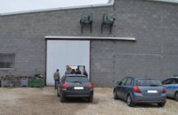 В Польше двух украинских заробитчан нашли мертвыми в ангаре для овощей