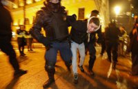 В день суда над Навальным в России задержали почти 1,5 тыс. человек