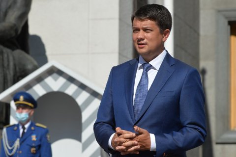 Разумков назвав "ганебним і неприпустимим" напад на Порошенка із зеленкою