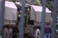 В Ялту приехали вооруженные российские военные 