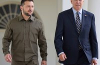 Байден під час телефонної розмови пообіцяв Зеленському підписати закон про надання військової допомоги США