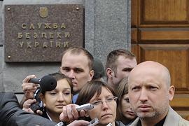 Турчинова допросили в СБУ (ФОТО + ВИДЕО)