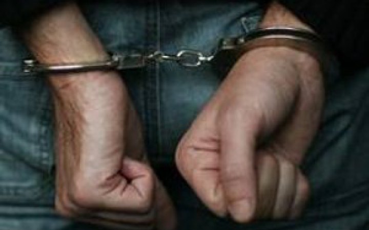 СБУ затримала в Лимані колаборанта, який тайкома розкидав саморізи по дорогах, щоб псувати авто ЗСУ