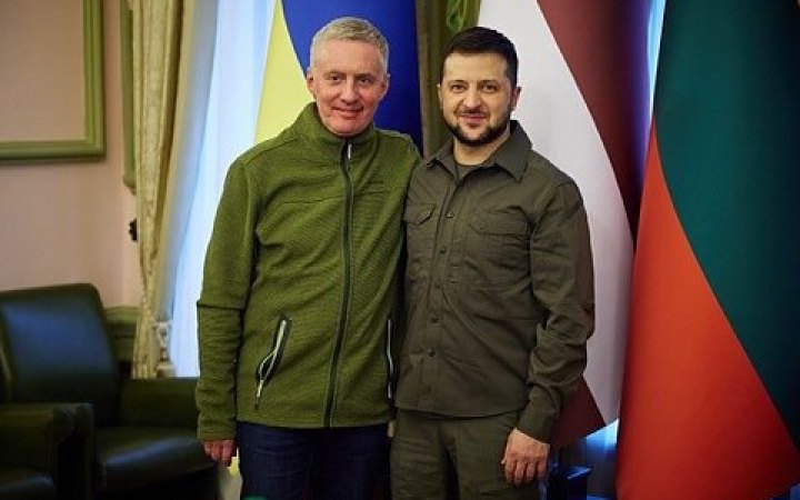 Литва планує відкликати свого посла в Україні