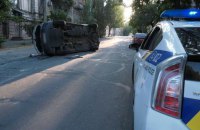 В Херсоне после ДТП перевернулся автомобиль с бюллетенями