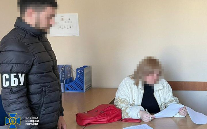 У Миколаєві та на Буковині затримали двох “переселенок”. Вони працювали у “виборчкомах” під час окупації Херсонщини