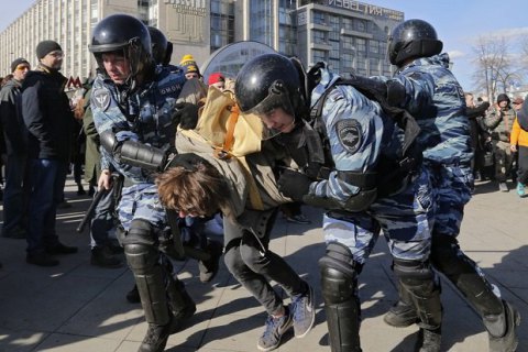 В России главу отделения партии Навального арестовали на 25 суток