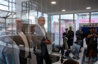 На станції київського метро "Лук'янівська" відкрили скляний офіс поліції