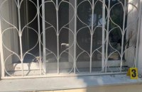 В окно прокуратуры Каховки бросили "коктейль Молотова"