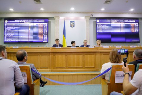 ЦИК приняла 198 из 199 протоколов с "мокрыми" печатями