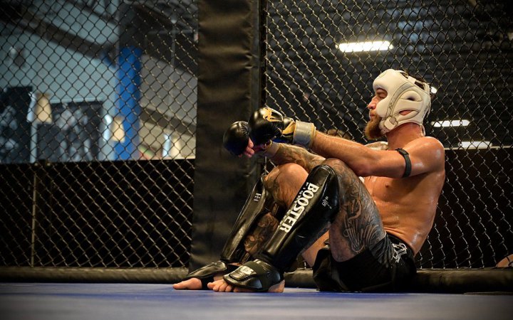 Українець Амосов переміг Альвареса в другому поєдинку в UFC
