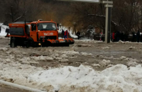 В Виннице затопило шоссе из-за прорыва водопровода