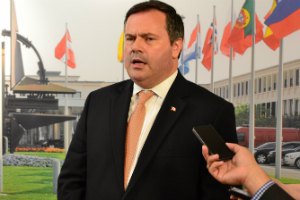 Канада готова поставлять Украине летальное оружие, но не станет действовать в одиночку, - министр обороны