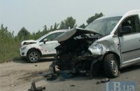 У лобовому зіткненні на Кільцевій дорозі у Києві постраждали троє людей