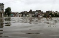 В Пакистане из-за сильного наводнения смыло мечеть вместе с людьми