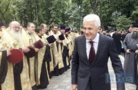 На молебен к памятнику Владимиру пришли нардепы от "Оппоблока" и Литвин